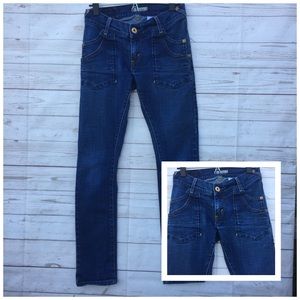 Unique Pocketed Levi’s Denim Skinny Jeans
